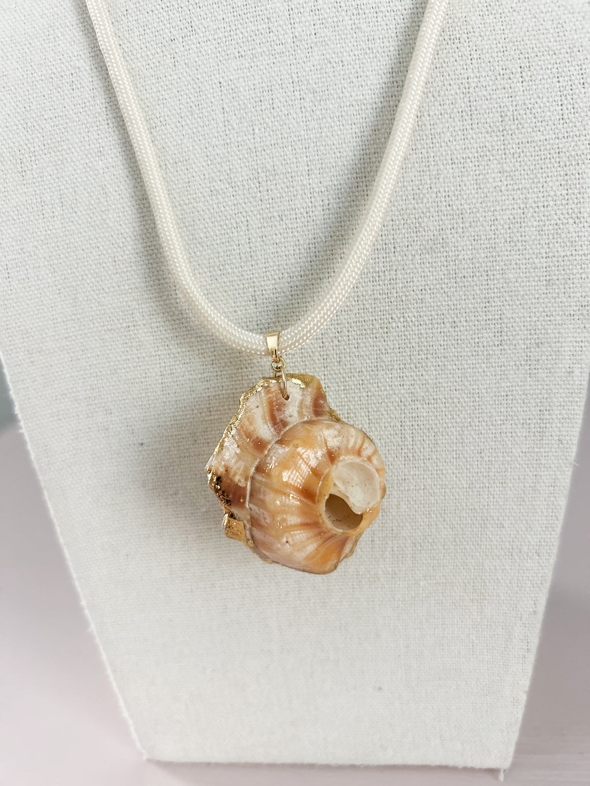 Cream Conch Fate of Ophelia Necklace
