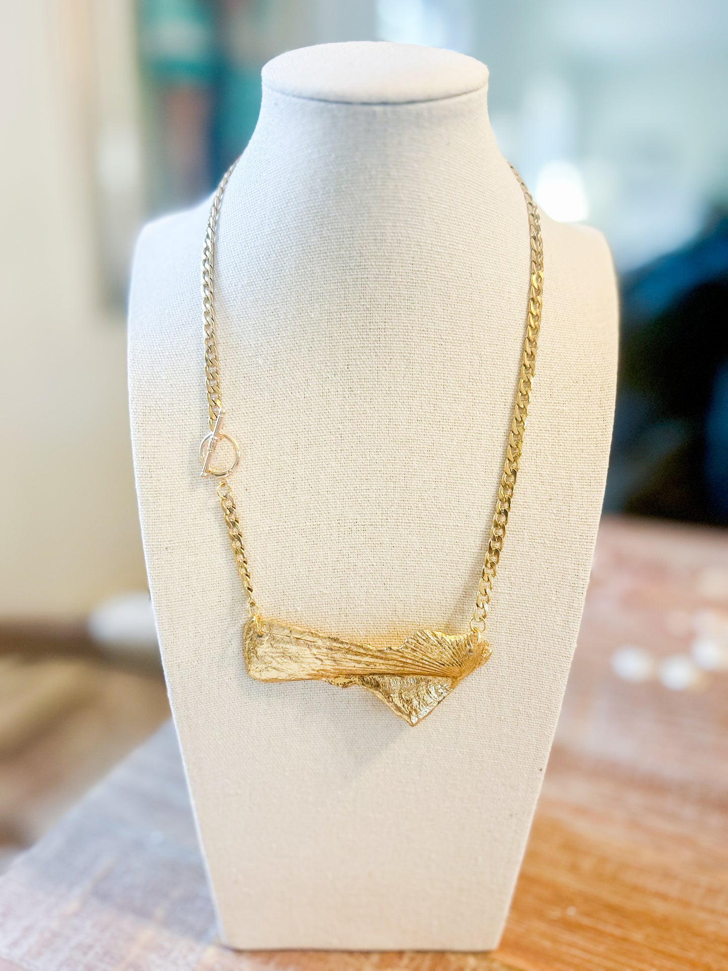 Scallop Shell Bar Toggle Necklace