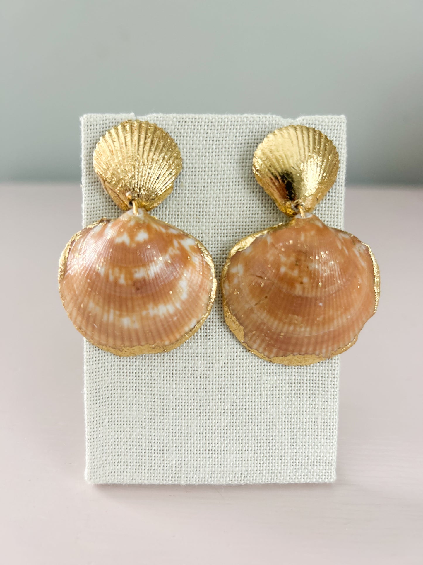Bittersweet Clam Invisible String Earrings