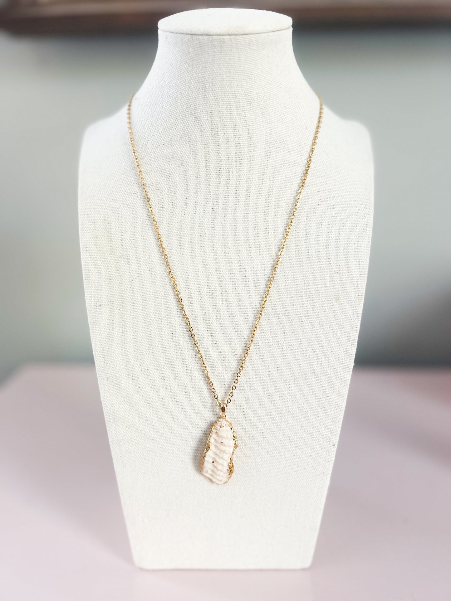 Shell Piece Necklace