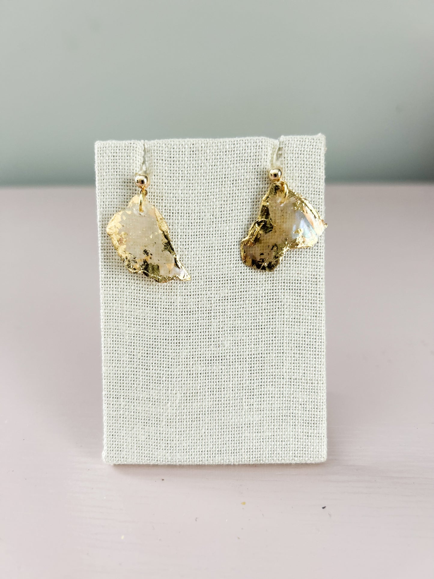 Pearlized Ball Stud August Earrings