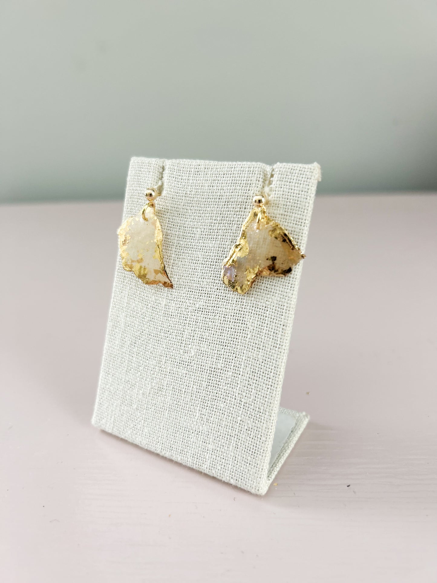 Pearlized Ball Stud August Earrings