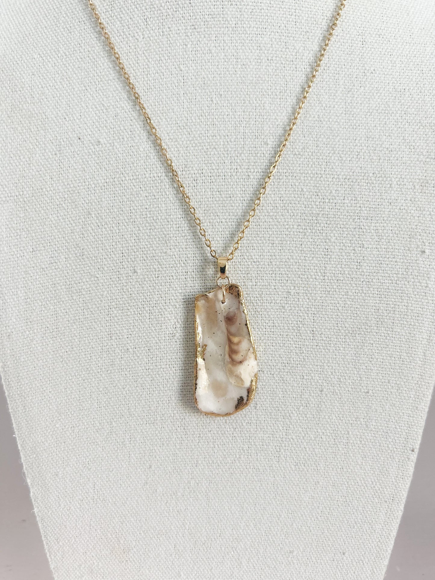 Flat Pearlized Shell Necklace