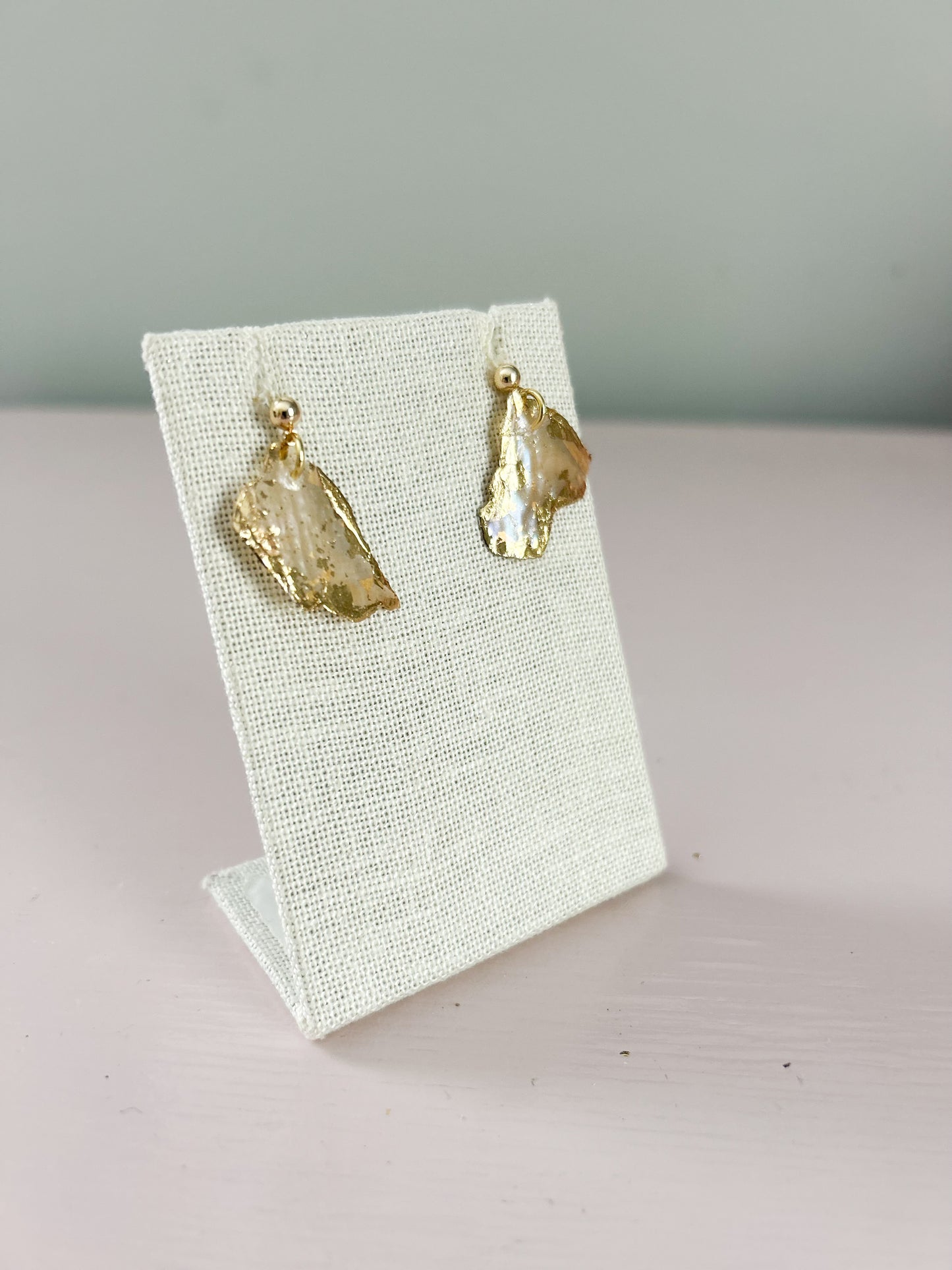 Pearlized Ball Stud August Earrings