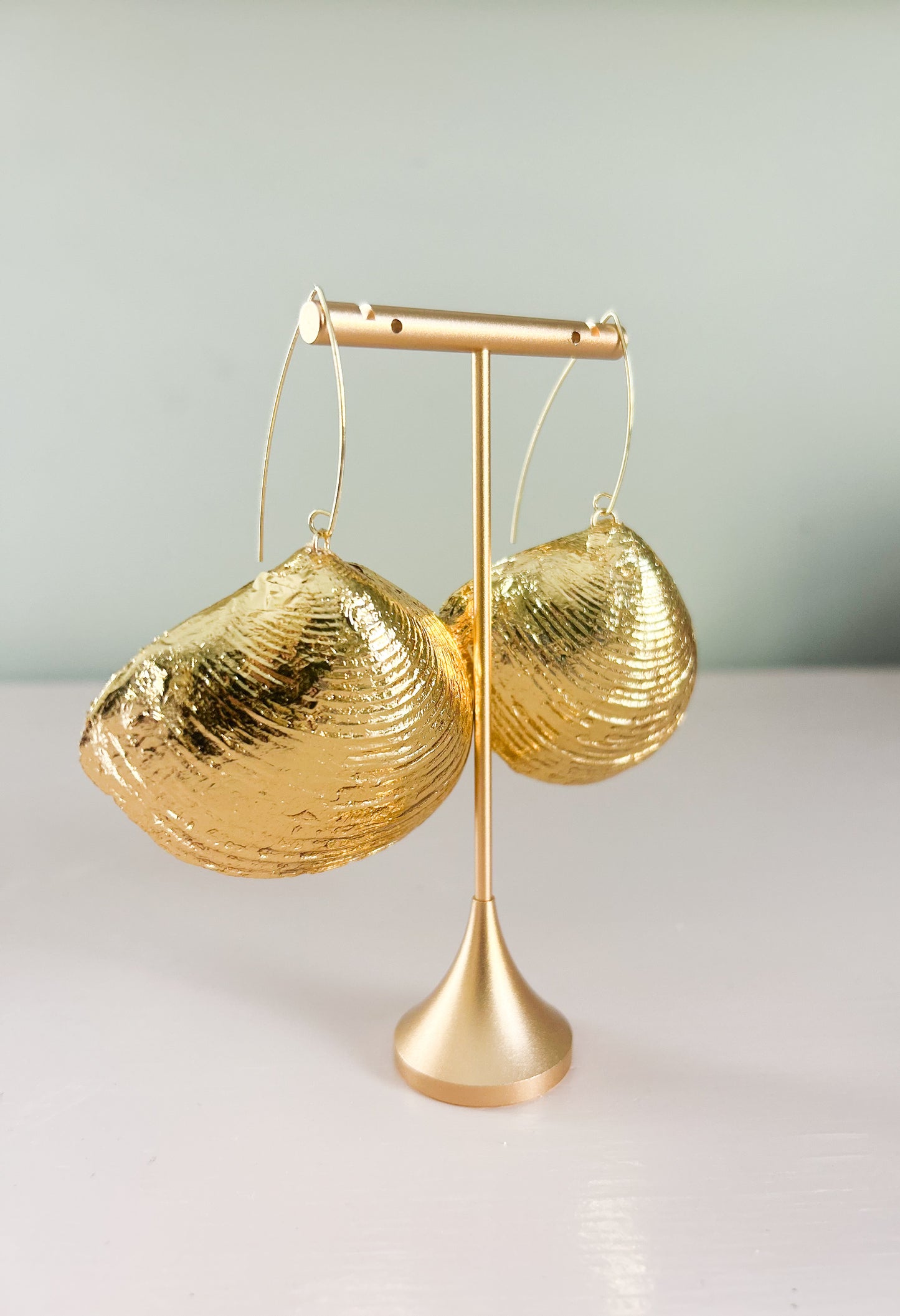 Large Gold Clam Shell August Hooks