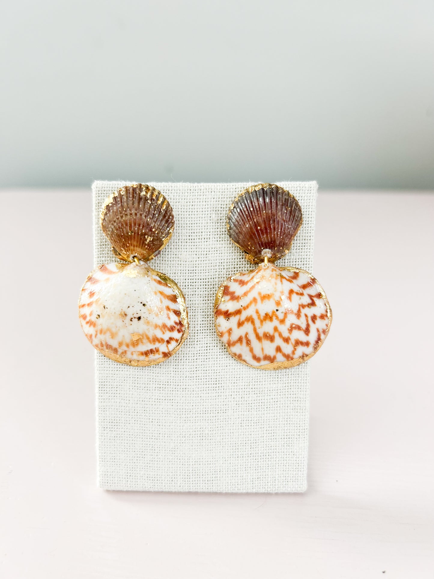 Bittersweet Clam Invisible String Earrings