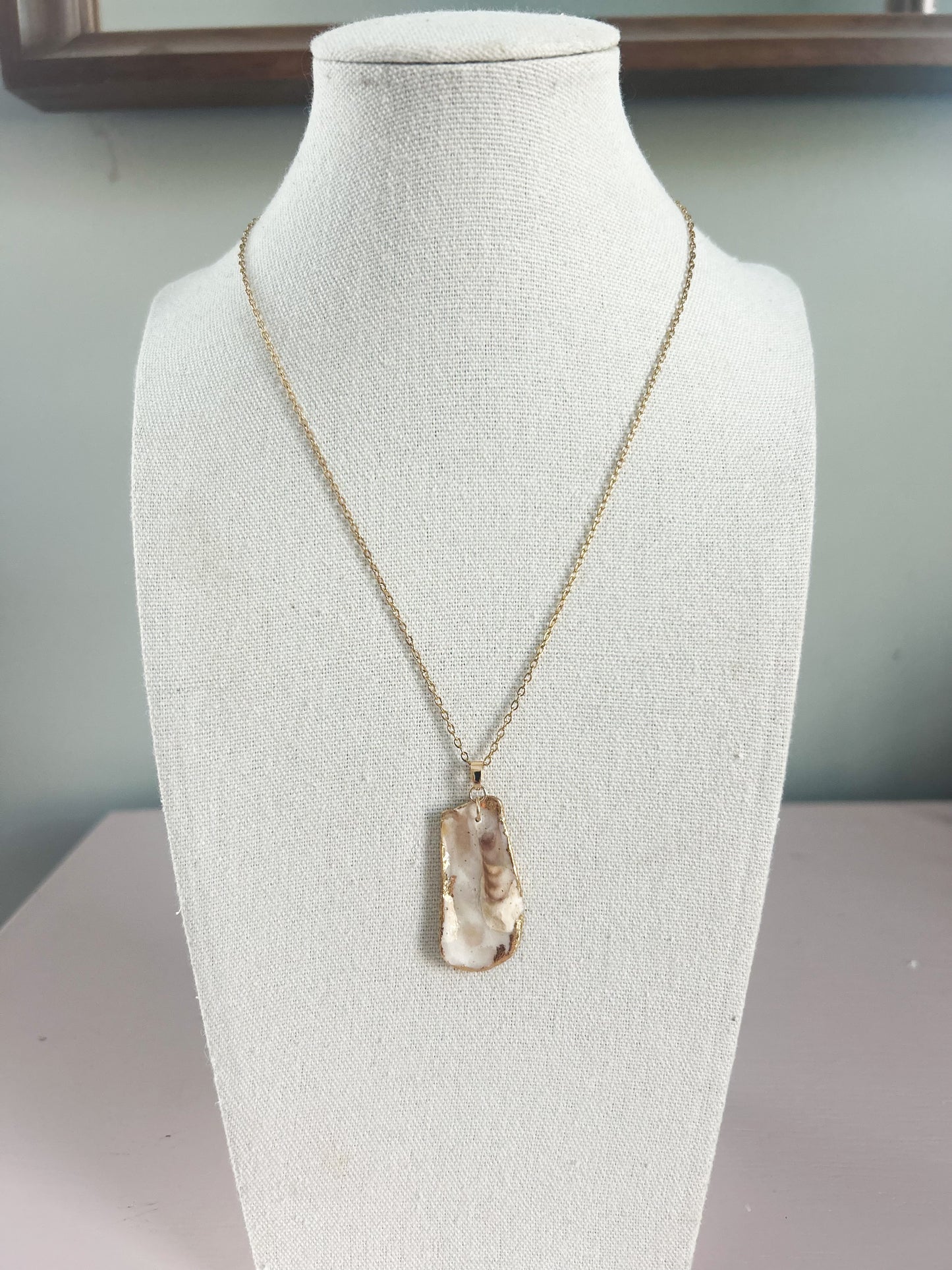 Flat Pearlized Shell Necklace